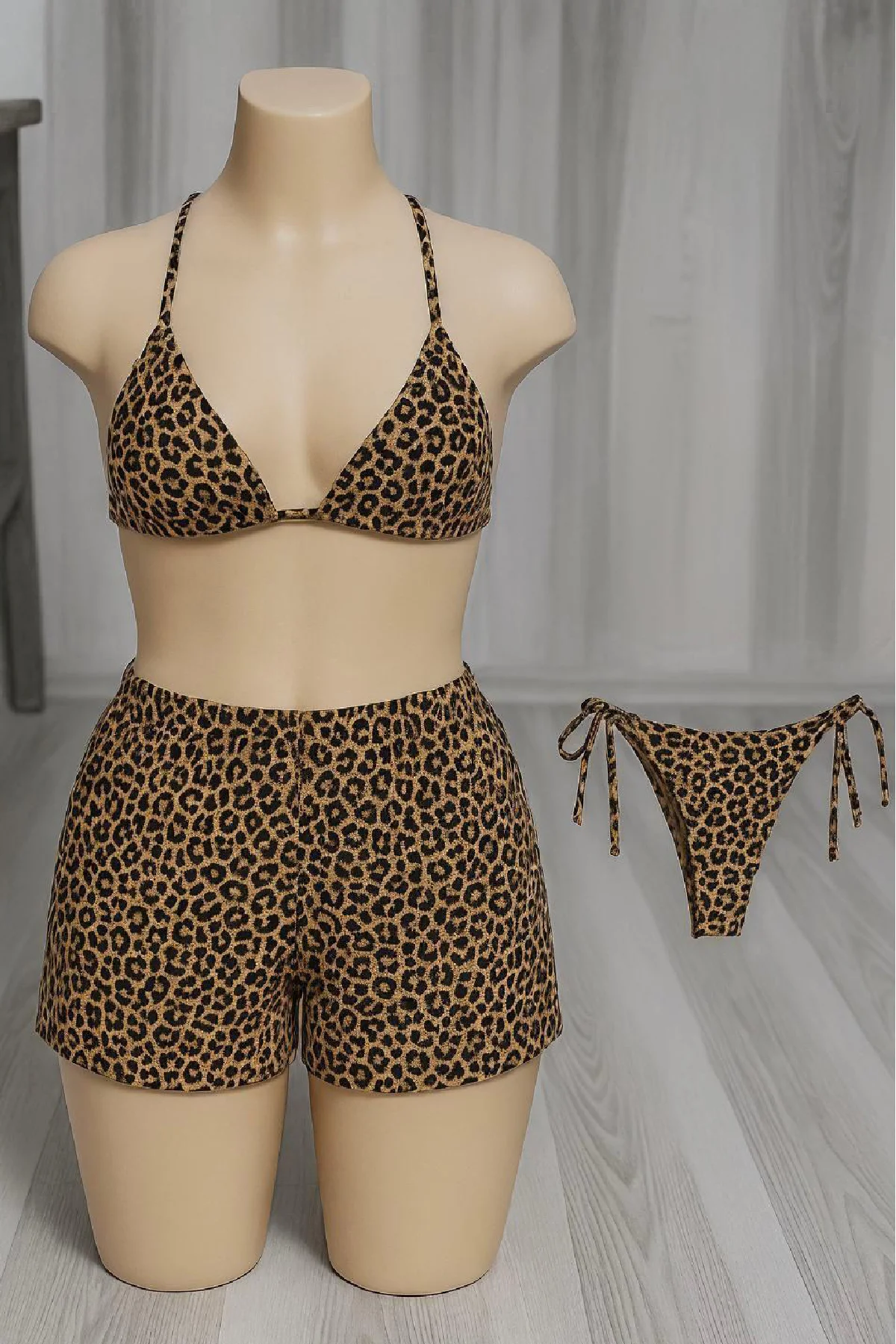 Kadın 3'lü Set Leopar Desenli Şortlu ve Yandan Bağlamalı Bikini Mayo Takımı görsel 2