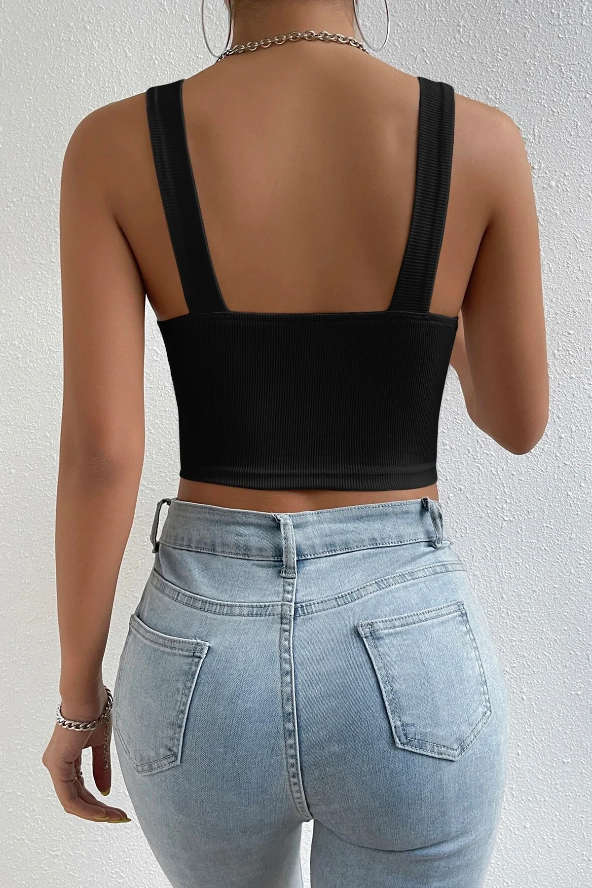 Kadın Siyah Kare Yaka Kalın Askılı Dekolteli Crop Top Bluz görsel 2
