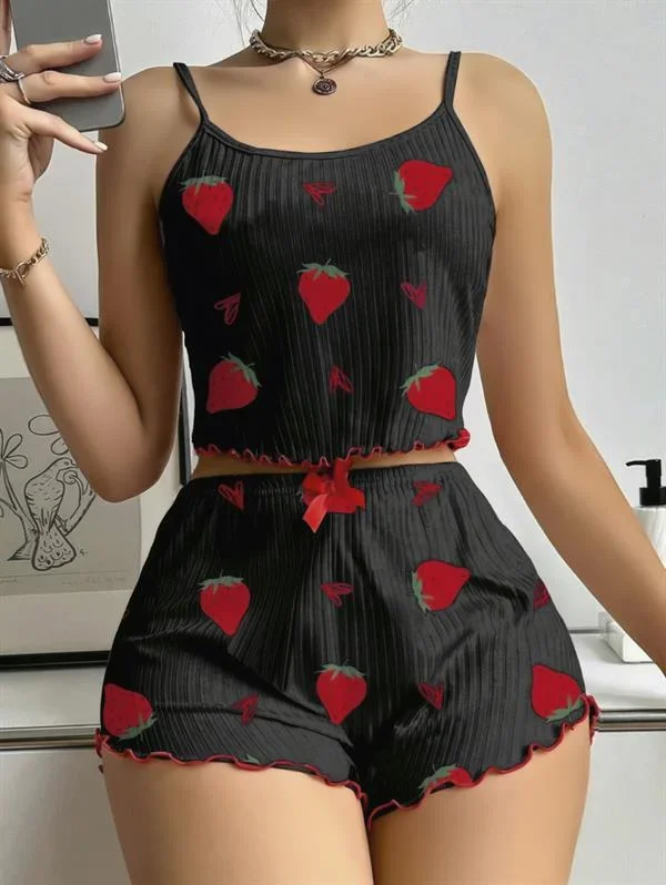 Pamuklu Siyah Üstüne Çilek Desen Fitilli Askılı Şortlu Pijama Takımı