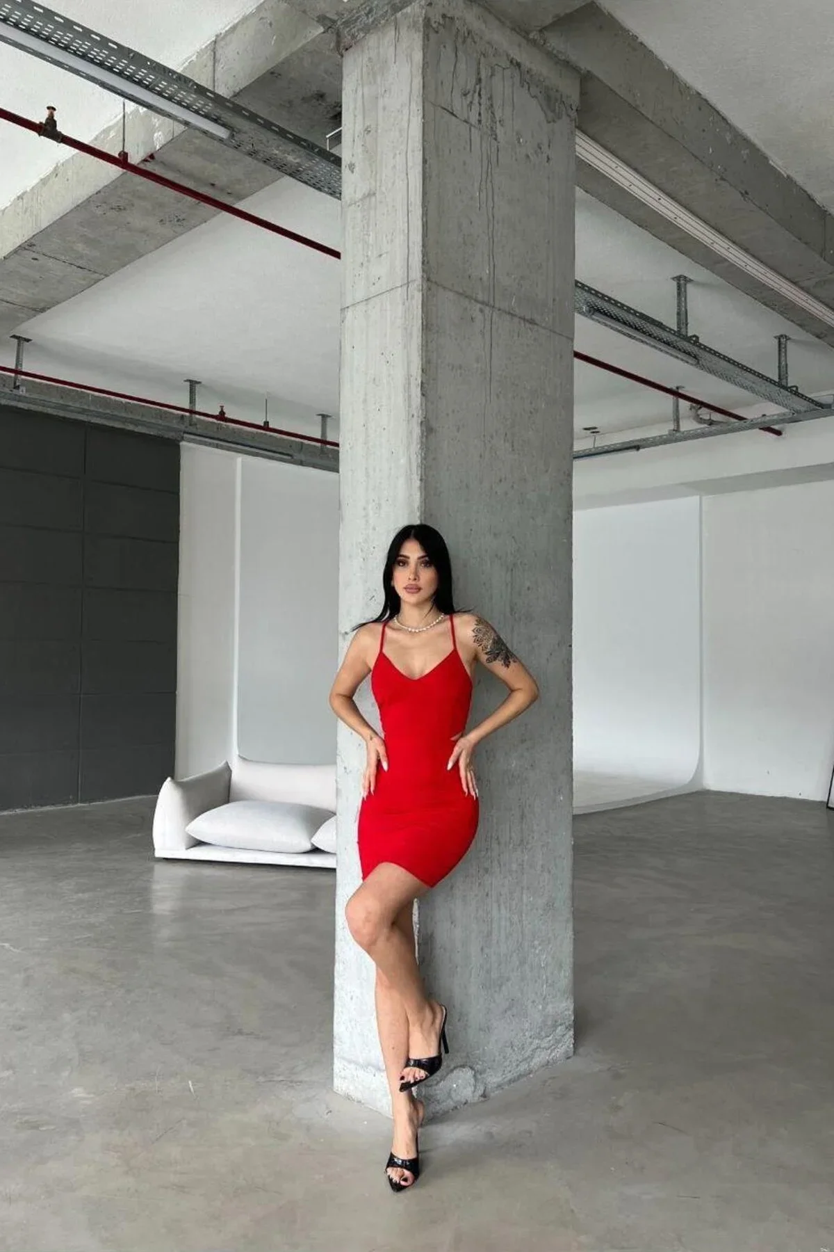 Kadın Krep Kumaş V Yaka Kemerli Mini Askılı Elbise