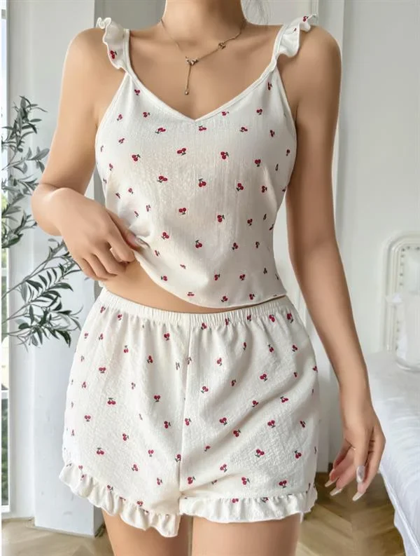Pamuklu Beyaz Üstüne Kiraz Desen Fırfır Askılı Şortlu Pijama Takımı görsel 2