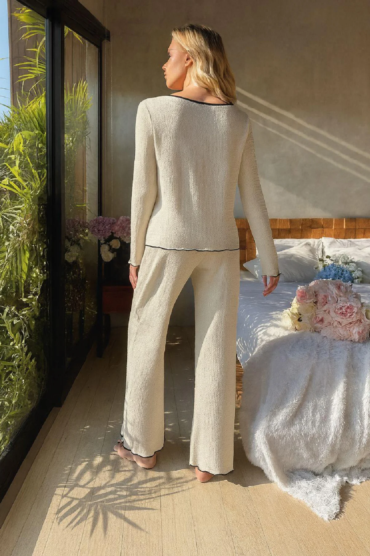 Kadın Beyaz Fiyonklu İç Çamaşırı ve Uzun Kollu V Yaka Pijama Takımı 4'lü Set görsel 8
