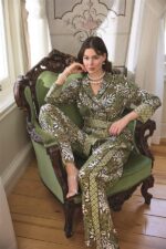 Çiçek Yaprak ve Etnik Desenli Pijama Takımı - Görsel 9