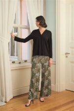 Çiçek Yaprak ve Etnik Desenli Uzun Kollu Pijama Takımı - Görsel 2