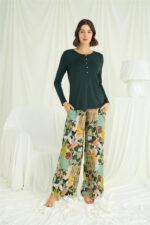 Çiçek ve Yaprak Desenli Pijama Takımı - Görsel 4