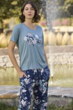 Çiçek ve Yaprak Desenli ve Baskılı Pijama Takımı - Görsel 4