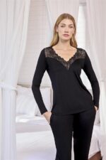 Uzun Kollu Dantelli ve Dekolteli Pijama Takımı - Görsel 5