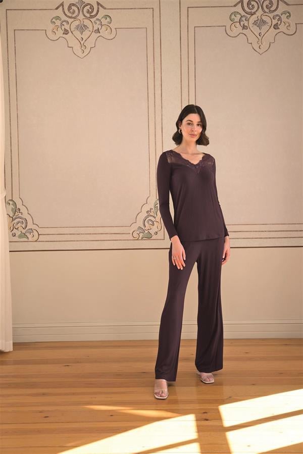 Uzun-Kollu-ve-Dantelli-Pijama-Takimi-21e0 Uzun Kollu ve Dantelli Pijama Takımı - Görsel 1