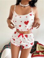 Beyaz Üstüne Kırmızı Kalp Desenli İnce Askılı Şortlu Pijama Takımı - Görsel 2