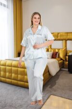 Büyük Beden Şık Tasarım Mavi Çizgili Düğmeli Kısa Kol Lüx Saten Pijama Takımı - Görsel 2