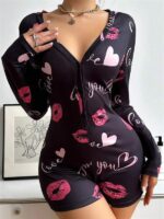 Pamuklu Kırmızı Öpücük ve Kalp Desenli Düğmeli Uzun Kol Tulum Pijama - Görsel 2