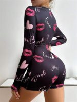 Pamuklu Kırmızı Öpücük ve Kalp Desenli Düğmeli Uzun Kol Tulum Pijama - Görsel 5