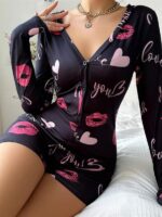Pamuklu Kırmızı Öpücük ve Kalp Desenli Düğmeli Uzun Kol Tulum Pijama - Görsel 4