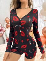 Pamuklu Kırmızı Ruj ve Öpücük Desenli Düğmeli Uzun Kol Tulum Pijama - Görsel 3